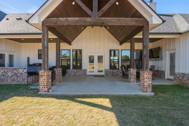 921 Azalea Drive, Franklin, TX 77856