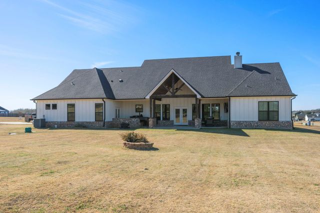 921 Azalea Drive, Franklin, TX 77856