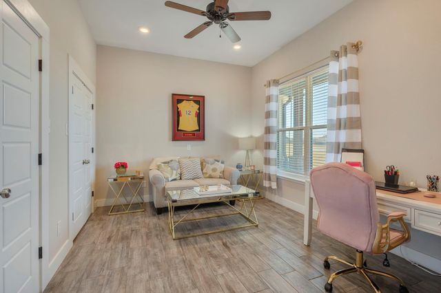 921 Azalea Drive, Franklin, TX 77856