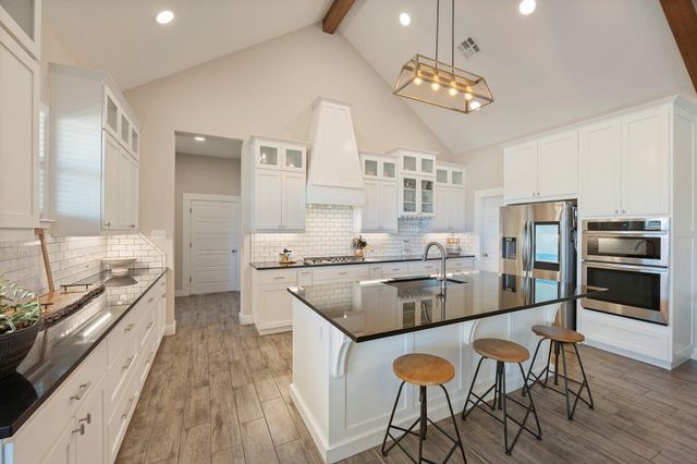 921 Azalea Drive, Franklin, TX 77856