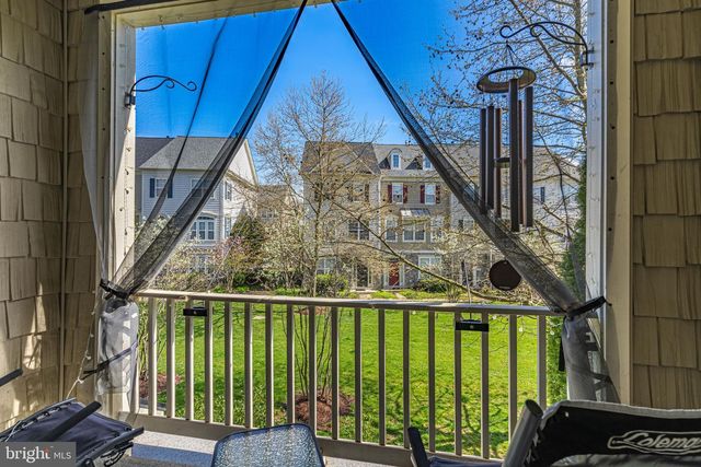 742 COLLINGTON CT, Woodbridge, VA 22191