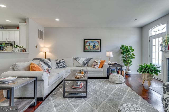 742 COLLINGTON CT, Woodbridge, VA 22191
