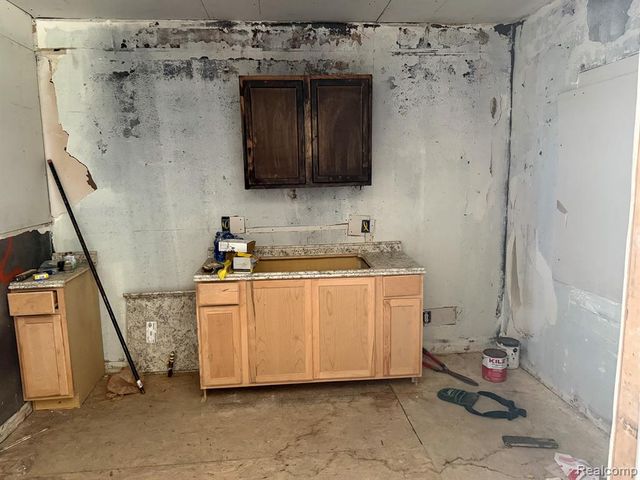 13160 Montville Place, Detroit, MI 48238