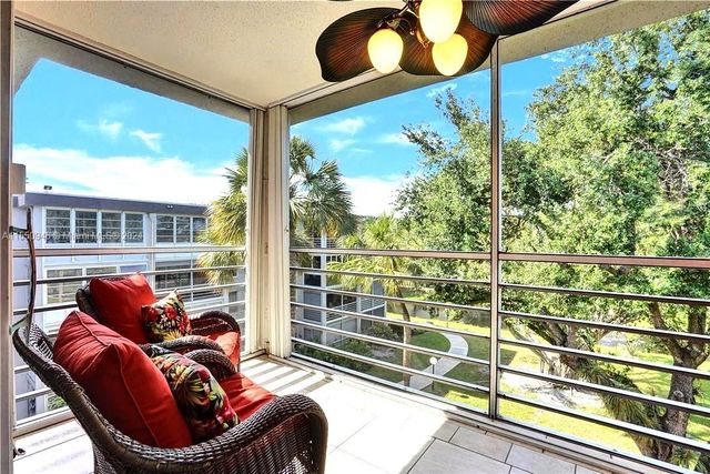 4899 NW 26th Ct 450, Lauderdale Lakes, FL 33313