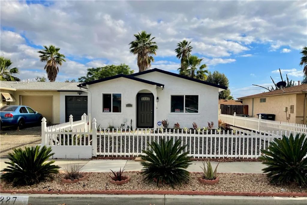 1887 Calle Amargosa, Hemet, CA 92545