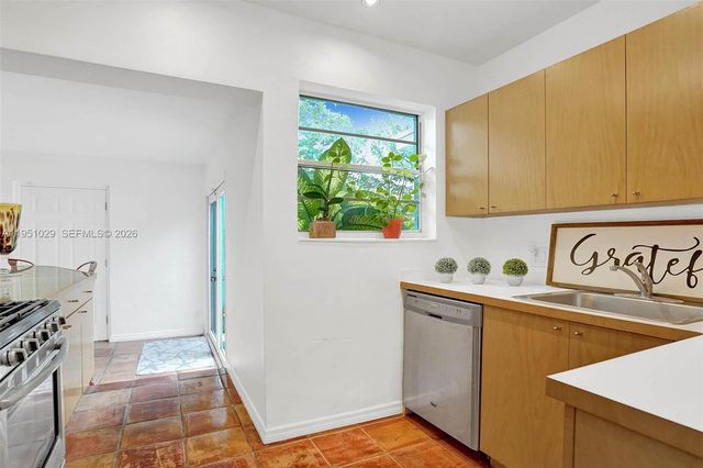 7525 W Treasure Dr, North Bay Village, FL 33141