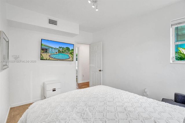 7525 W Treasure Dr, North Bay Village, FL 33141