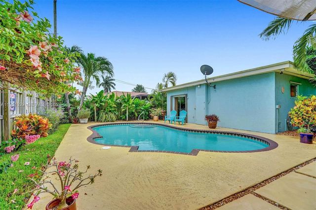 7525 W Treasure Dr, North Bay Village, FL 33141