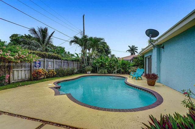 7525 W Treasure Dr, North Bay Village, FL 33141