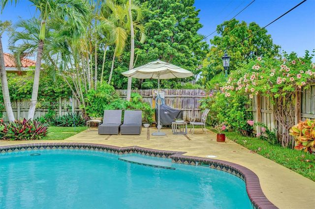 7525 W Treasure Dr, North Bay Village, FL 33141