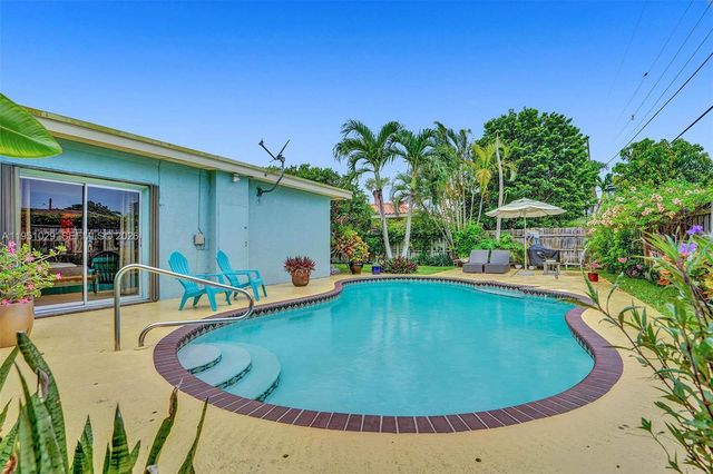 7525 W Treasure Dr, North Bay Village, FL 33141