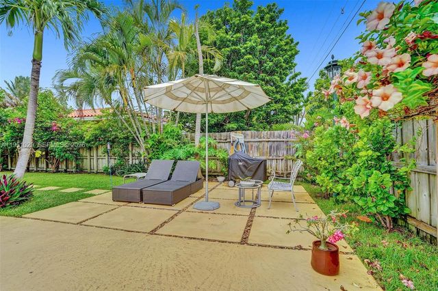 7525 W Treasure Dr, North Bay Village, FL 33141