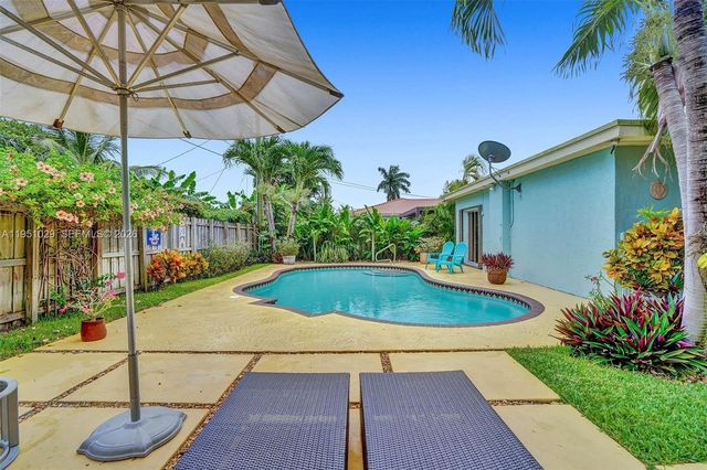 7525 W Treasure Dr, North Bay Village, FL 33141