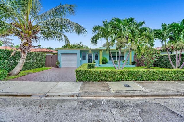 7525 W Treasure Dr, North Bay Village, FL 33141