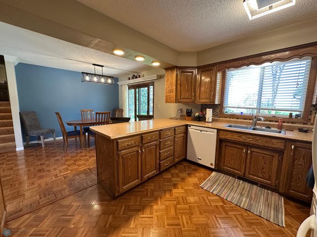 2004 56th Avenue N, Moorhead, MN 56560