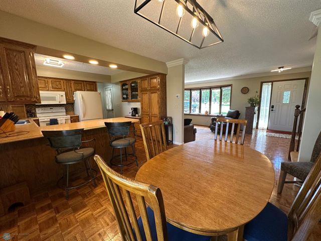 2004 56th Avenue N, Moorhead, MN 56560