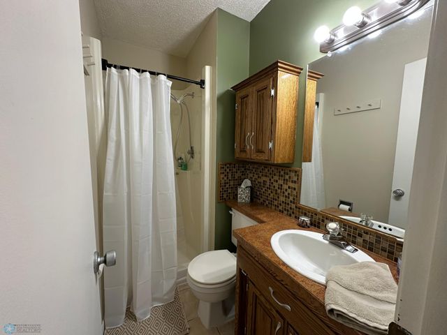 2004 56th Avenue N, Moorhead, MN 56560