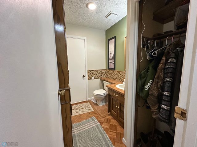 2004 56th Avenue N, Moorhead, MN 56560