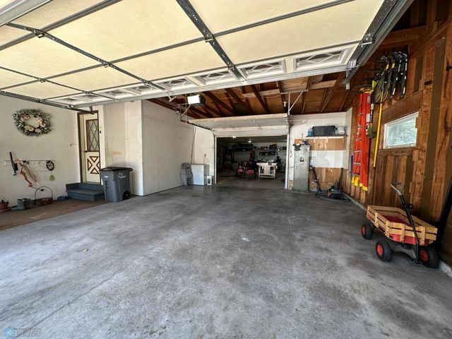 2004 56th Avenue N, Moorhead, MN 56560