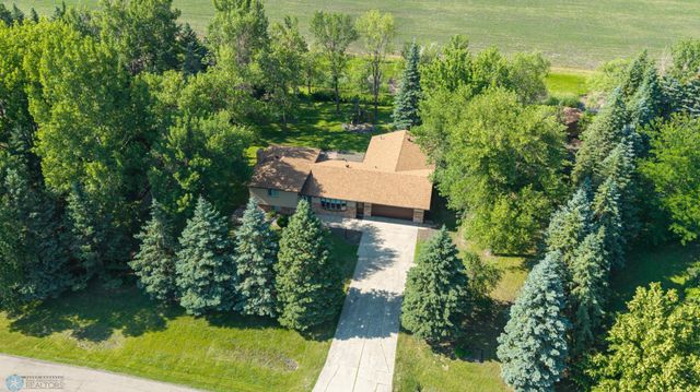 2004 56th Avenue N, Moorhead, MN 56560