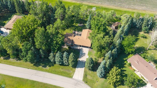 2004 56th Avenue N, Moorhead, MN 56560