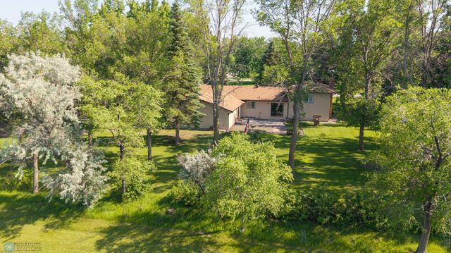 2004 56th Avenue N, Moorhead, MN 56560