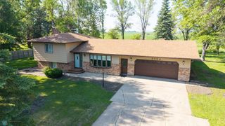 2004 56th Avenue N, Moorhead, MN 56560