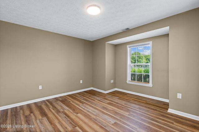 7005 James Madison Way, Louisville, KY 40272