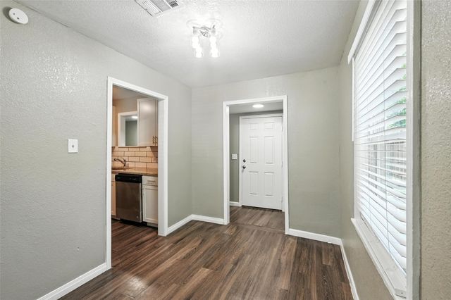 3465 Kellogg Avenue, Dallas, TX 75216