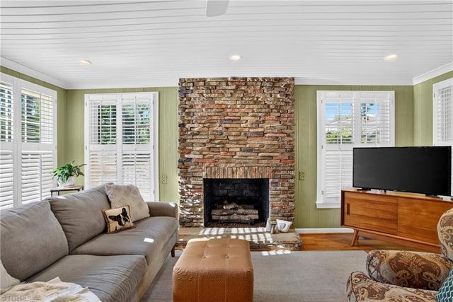 2219 W Friendly Avenue, Greensboro, NC 27403