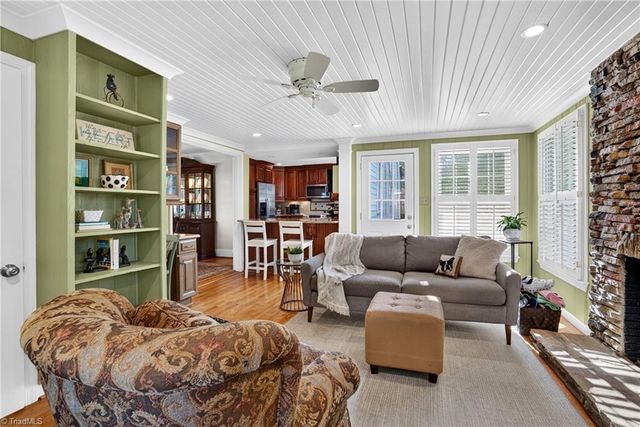 2219 W Friendly Avenue, Greensboro, NC 27403