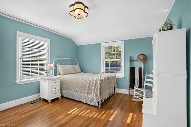 2219 W Friendly Avenue, Greensboro, NC 27403