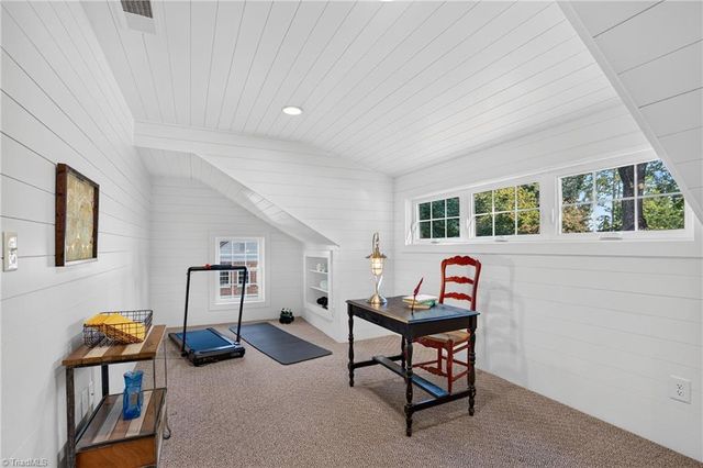 2219 W Friendly Avenue, Greensboro, NC 27403
