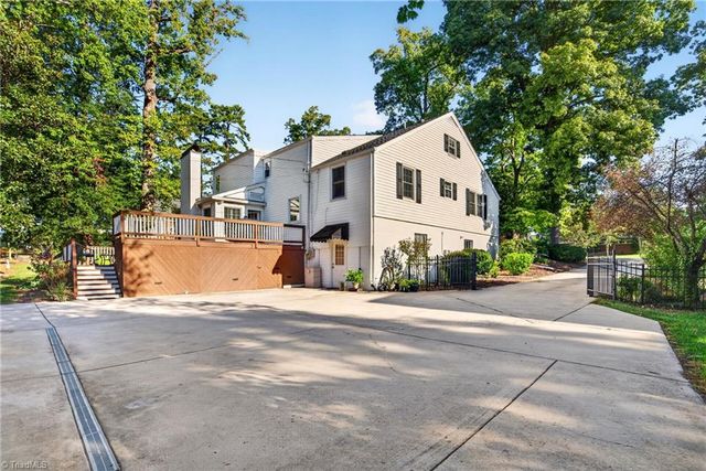 2219 W Friendly Avenue, Greensboro, NC 27403