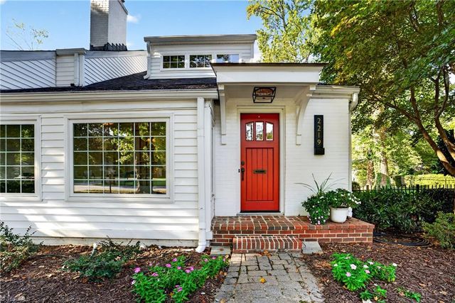 2219 W Friendly Avenue, Greensboro, NC 27403