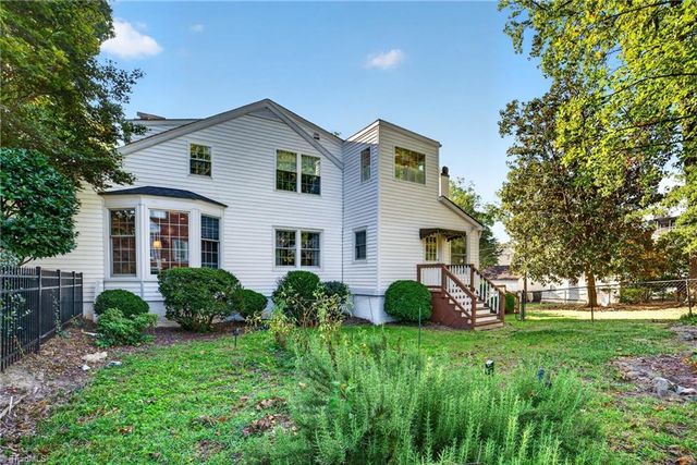 2219 W Friendly Avenue, Greensboro, NC 27403
