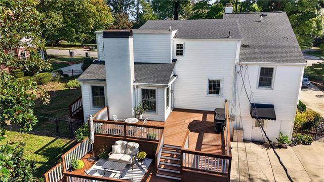 2219 W Friendly Avenue, Greensboro, NC 27403