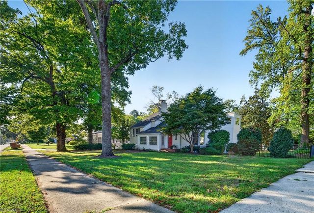 2219 W Friendly Avenue, Greensboro, NC 27403