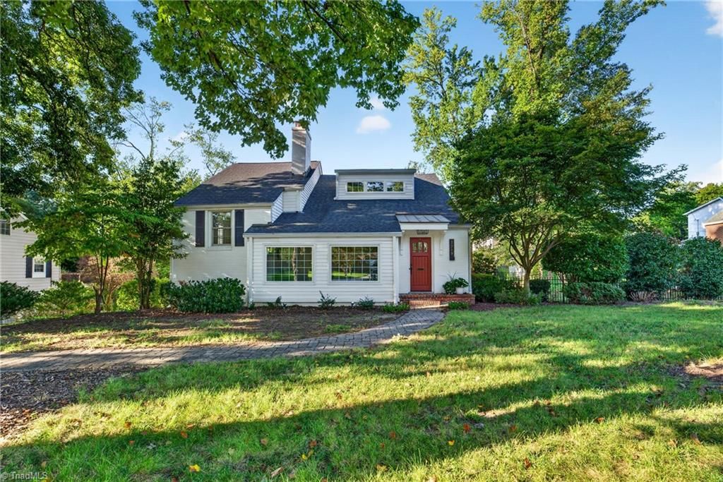 2219 W Friendly Avenue, Greensboro, NC 27403