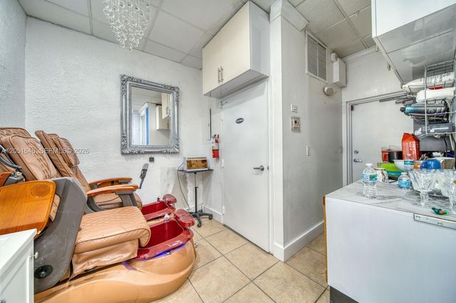 Full service Beauty salon PRIME location close to Sunset PLace, South Miami, FL 33143