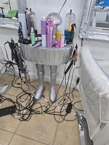 Full service Beauty salon PRIME location close to Sunset PLace, South Miami, FL 33143