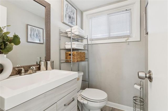 25 Northampton DR, Hampton, VA 23666