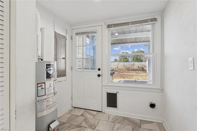 25 Northampton DR, Hampton, VA 23666