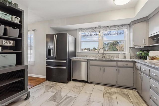 25 Northampton DR, Hampton, VA 23666