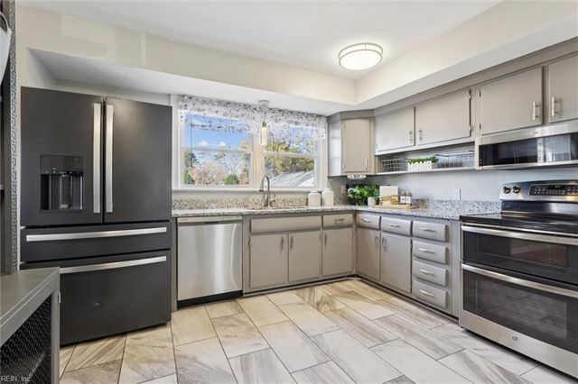 25 Northampton DR, Hampton, VA 23666