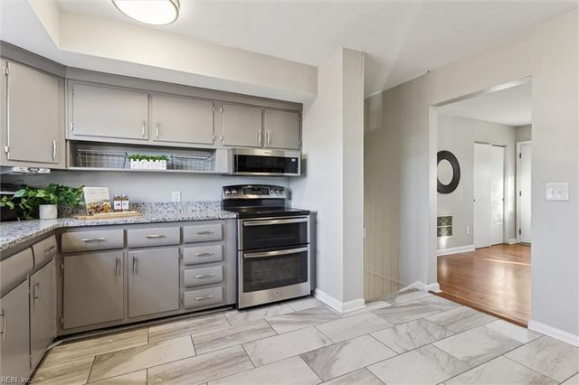 25 Northampton DR, Hampton, VA 23666