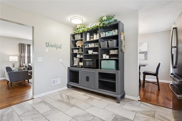 25 Northampton DR, Hampton, VA 23666