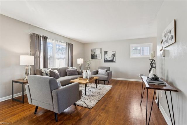 25 Northampton DR, Hampton, VA 23666