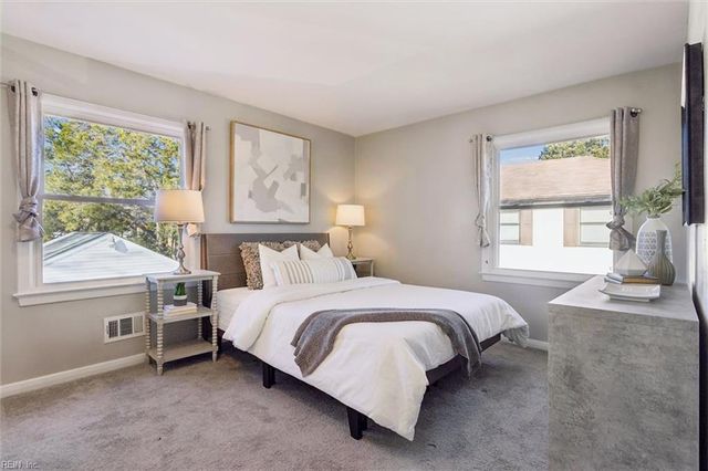 25 Northampton DR, Hampton, VA 23666