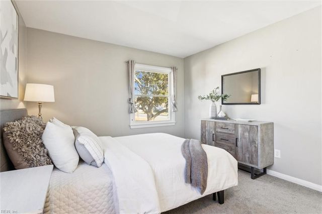 25 Northampton DR, Hampton, VA 23666